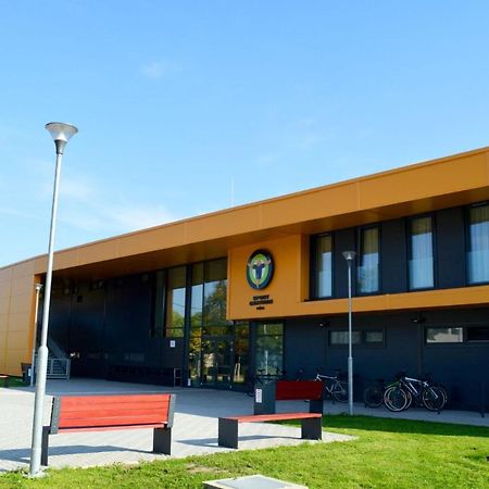 Sport Centrum Apartman Pápa Buitenkant foto
