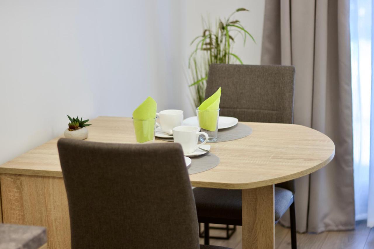 Sport Centrum Apartman Pápa Buitenkant foto