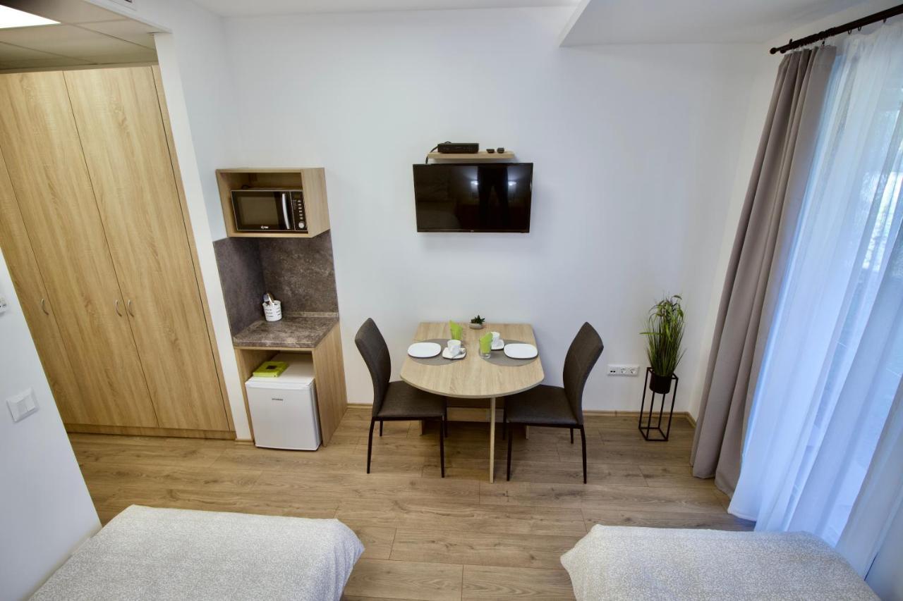 Sport Centrum Apartman Pápa Buitenkant foto