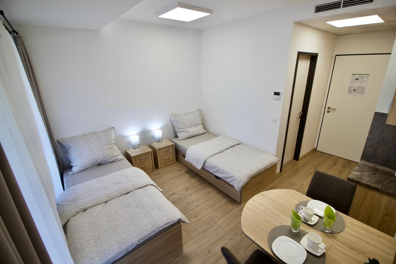 Sport Centrum Apartman Pápa Buitenkant foto